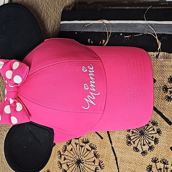 Minnie Mouse hot pink cap with ear & polka-dots bow in gently worn condition - Picture 6 of 6